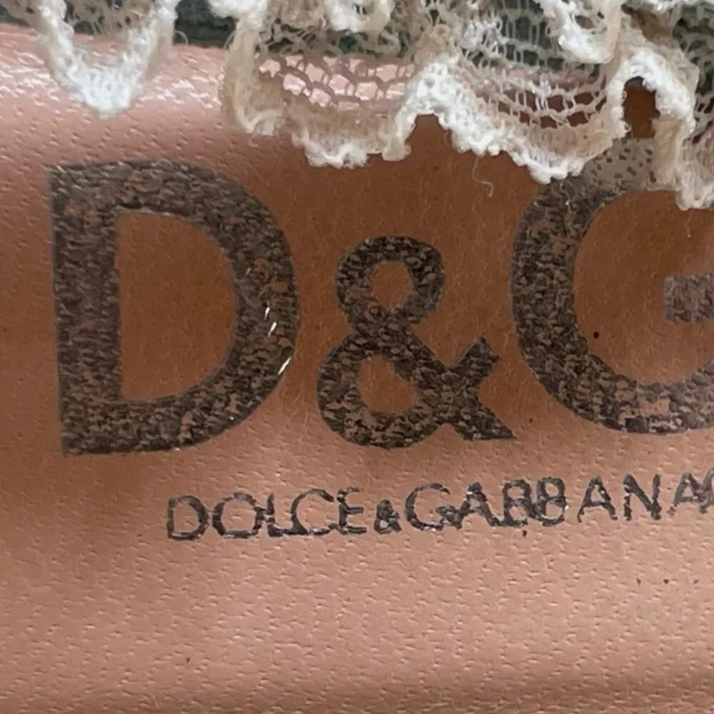 Very demure...very delicate! Vintage Dolce & Gabbana suede and lace heels, 40 - Picture 8 of 10